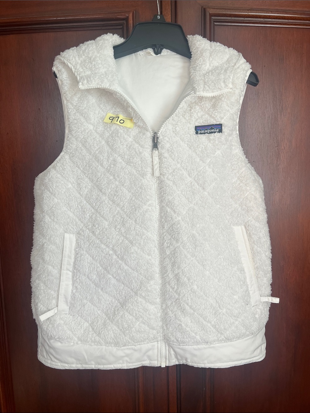 Patagonia White Sherpa Quilted Fleece Vest with Hood.   Reversible Size Medium